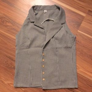 Button down sleeveless top